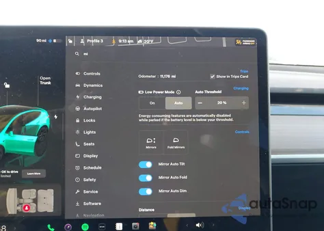 2025 Tesla Model Y Long Range Dual Motor All-Wheel Drive z USA, uszkodzony, nr VIN 7SAYGDEE4SF246762